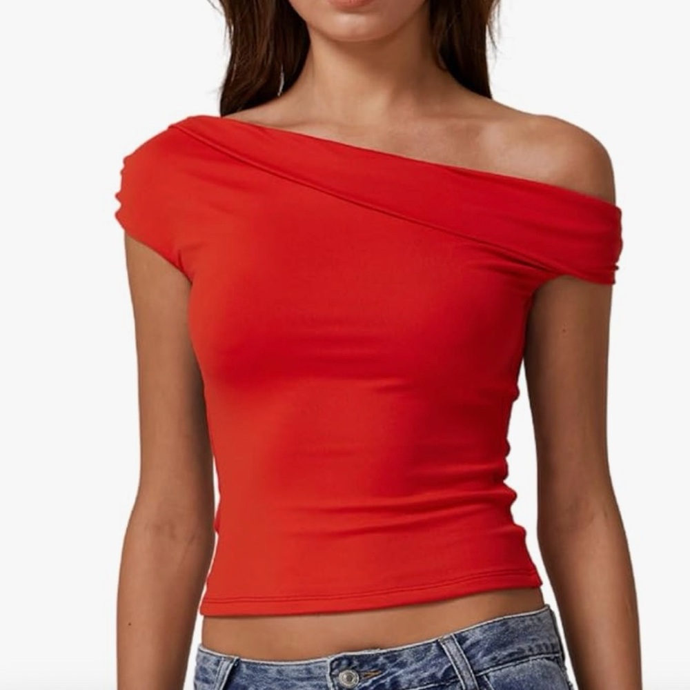 NWT Chic Off-Shoulder Red Women's Tee (Qinsen)